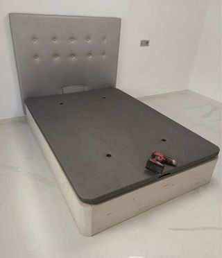 Canapé de tela y madera