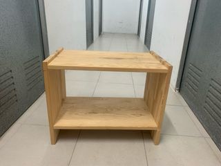 Mesita de noche de madera