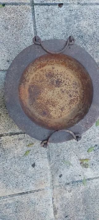 Brasero antiguo de picón con asas