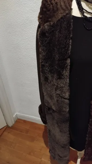 Abrigo de piel lisa ribeteado