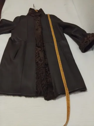 Abrigo de piel lisa ribeteado