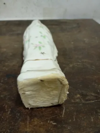 LIQUIDACIÓN 2026 Virgen de porcelana con rosario