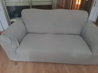 Sofá gris de tela