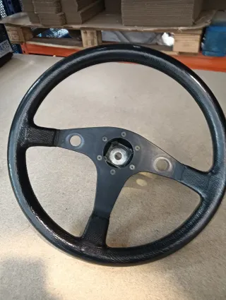 Volante Momo con piña Citroen/Peugeot.