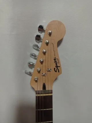 Guitarra Eléctrica Squier Fender + Amplificador