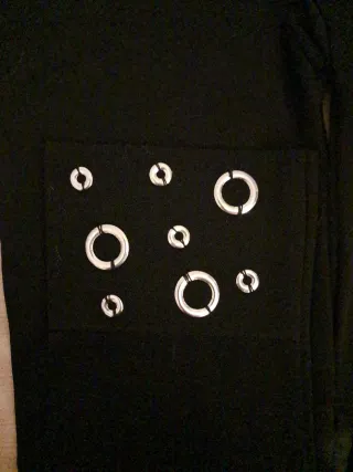 Leggings neri da ragazza con occhielli