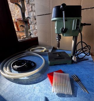 Columna perforación mineral con broca agua