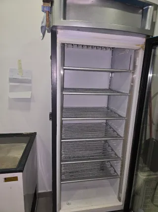 Vitrina expositora vertical