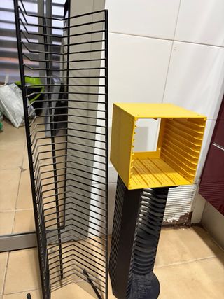 Estantería para CDs Negra y Amarilla