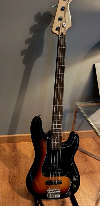 Bajo Eléctrico Fender Squire