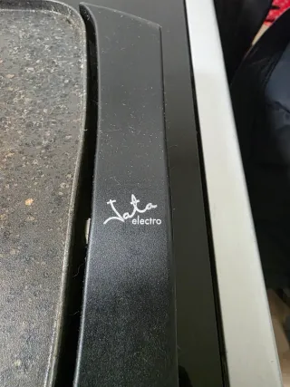 Plancha Eléctrica Jata con Regulador