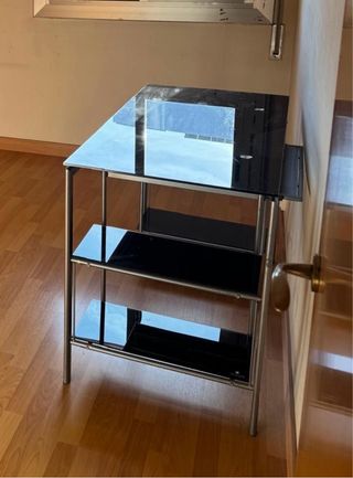 Escritorio elegante de cristal y metal