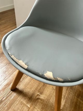 Silla de escritorio con asiento dañado