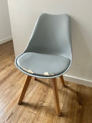 Silla de escritorio con asiento dañado