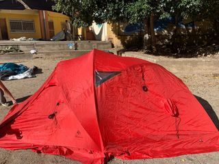 Tienda de campaña roja