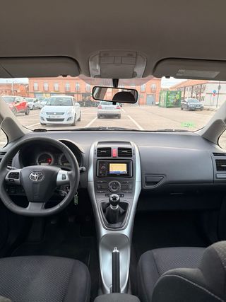 Toyota Auris 2011