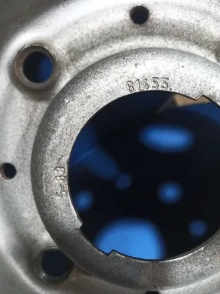 Una Llanta Peugeot 505