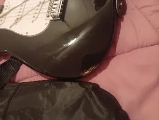 ESCUCHO OFERTA.Guitarra Eléctrica Rock Jam Negra