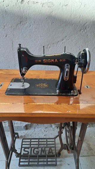 Máquina de coser Sigma antigua