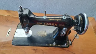 Máquina de coser Sigma antigua