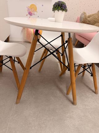 Conjunto mesa y 4 sillas infantiles