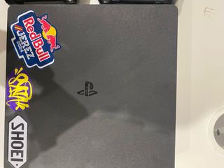 PS4 (PlayStation 4) Negra + 4 Mandos+3 juegos