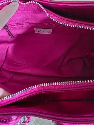 Bolso rosa brillante con bolsillos