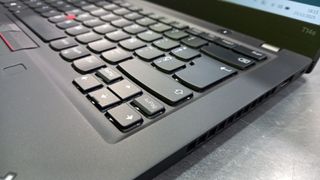 Portátil Lenovo Thinkpad T14s Gen 1