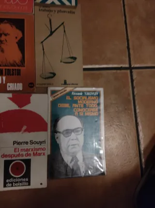 Escuchó ofertas varios libros