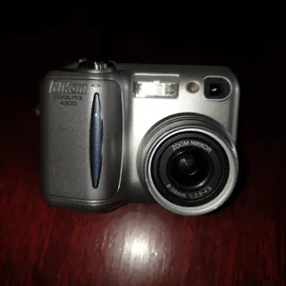 Cámara Digital Nikon COOLPIX 4300 Plata