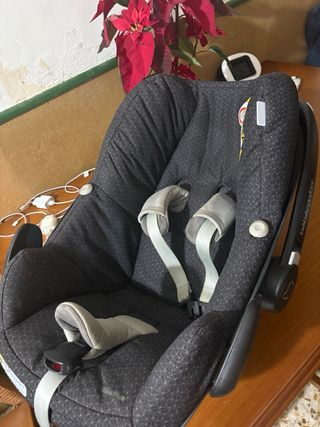 Silla coche grupo 0+ con Isofix Bébéconfort.