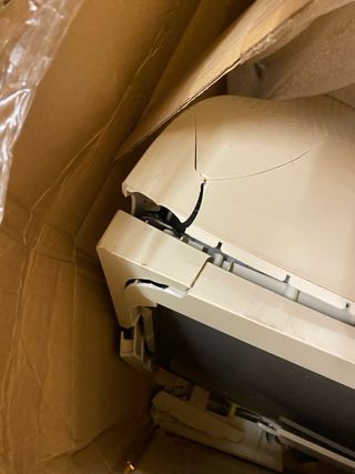 Monitor Beige y Negro