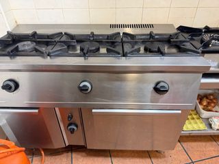 Cocina industrial 3 fuegos con horno de gas