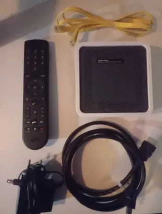 Decodificador Movistar UHD + Accesorios