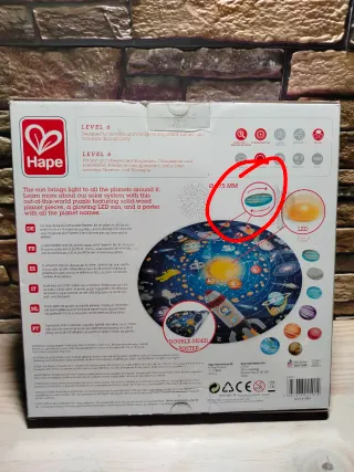 Hape Puzzle Circular Sistema Solar con iluminación