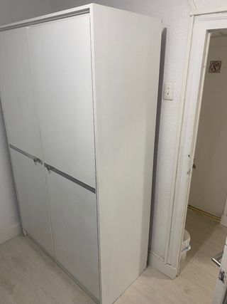 Armario puertas abatibles blanco en buen estado