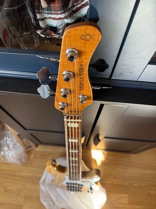 Bajo Sire Marcus Miller P8 5 cuerdas Swamp Ash