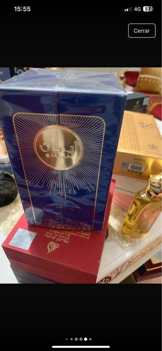 Perfume azul con detalles dorados para mujeres