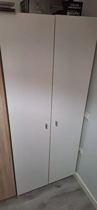 Mesa y 4 Sillas Comedor + mueble trastero