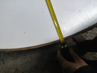 Mesa redonda de madera y hierro  robusta, elegante