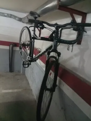 Bicicleta B'Twin Gris y Roja