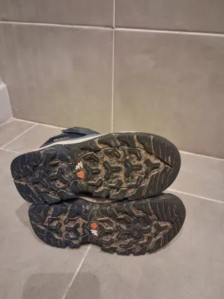 2 paia di scarponi da montagna e neve per bambino/bambina taglia 31