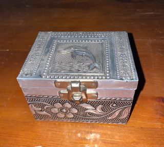 Caja joyero con delfín y flores
