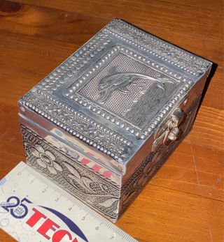 Caja joyero con delfín y flores