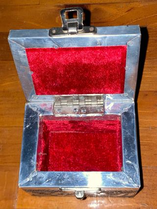 Caja joyero con delfín y flores