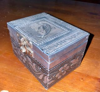 Caja joyero con delfín y flores