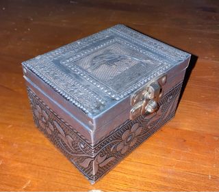 Caja joyero con delfín y flores