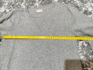 Jersey fino gris cuello redondo