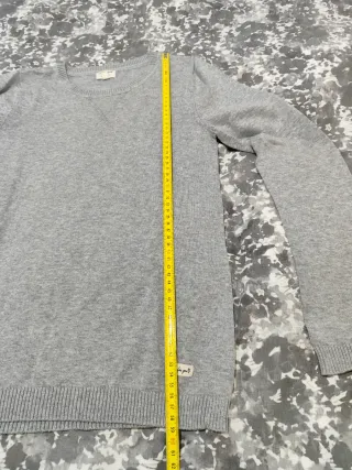 Jersey fino gris cuello redondo