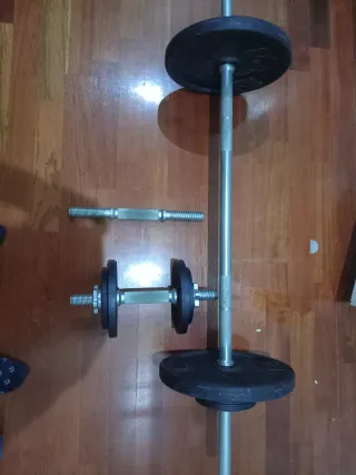 Pesas y barra de gimnasio